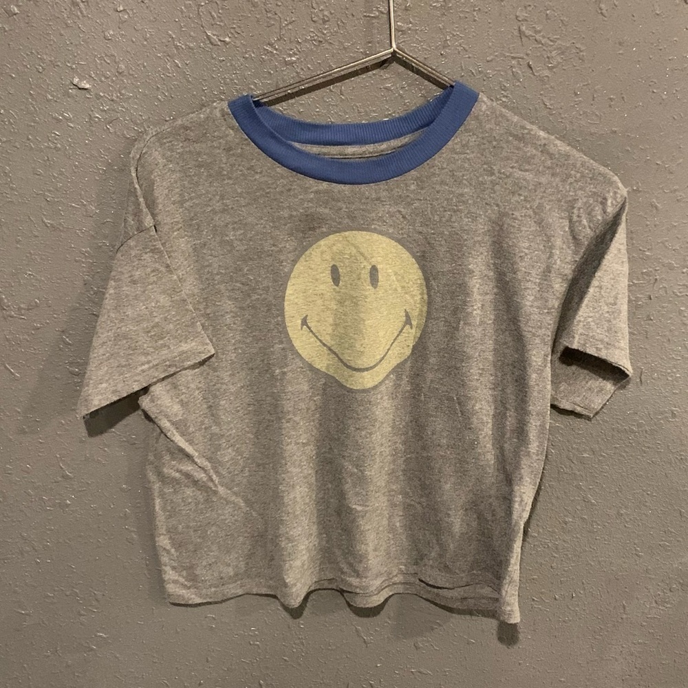 Womenโs Smile Face Crop Tshirt